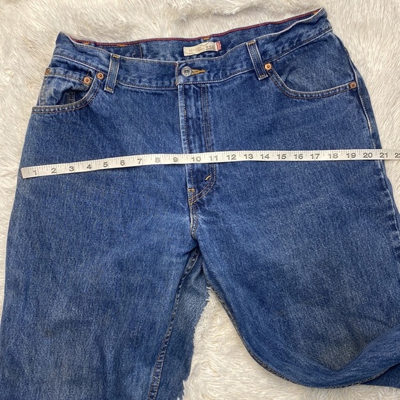 Levi's Women's 550 High Rise Relaxed Tapered Jeans - Picture 8 of 9